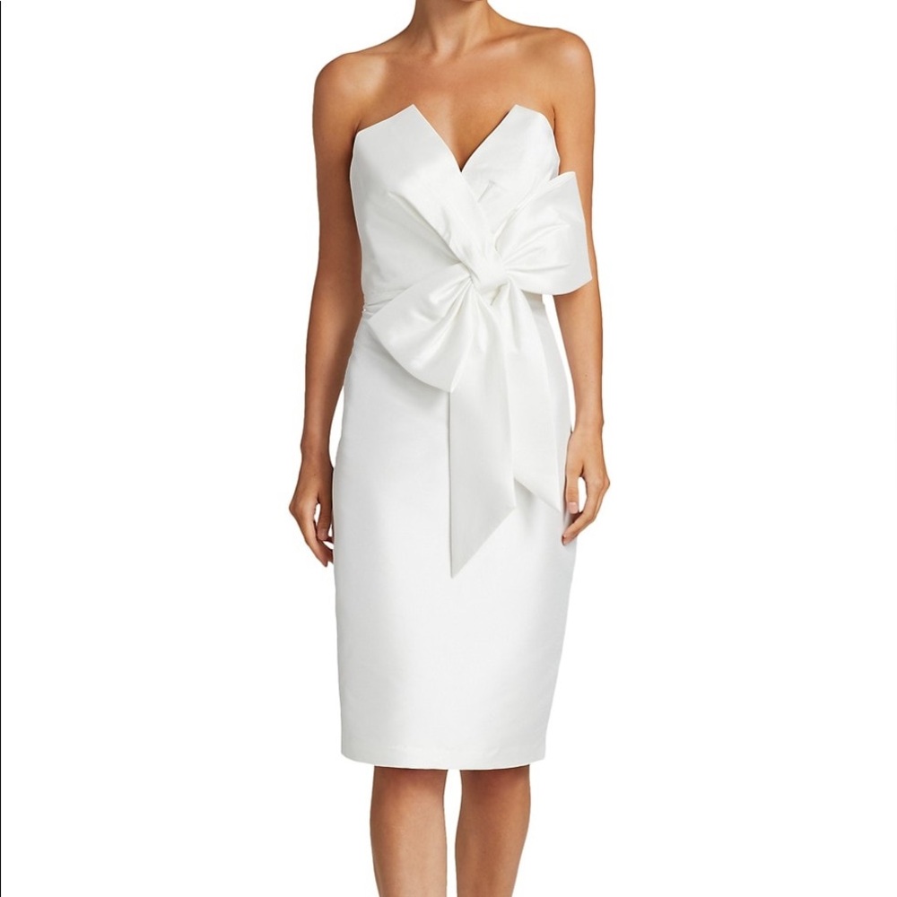 Badgley Mischka
Strapless V-Neck Sleeveless Bow Cocktail Dress. Size 8
